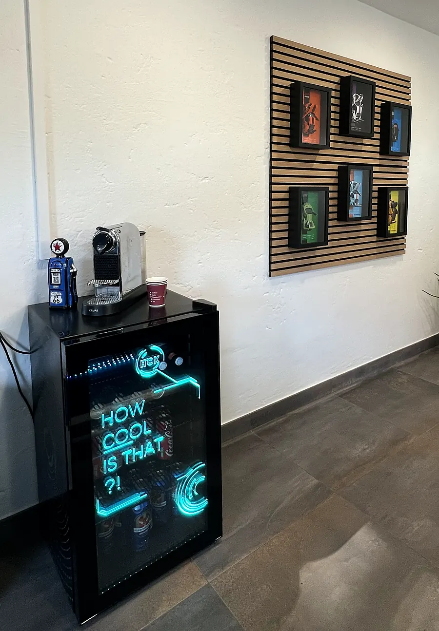 Machine à café et réfrigérateur lumineux
